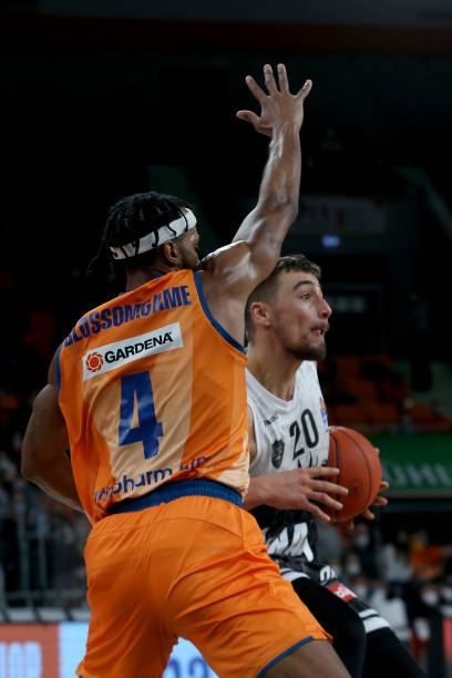 对抗以及场 对抗以及场