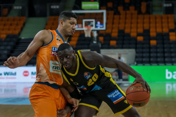 领衔群雄 领衔群雄