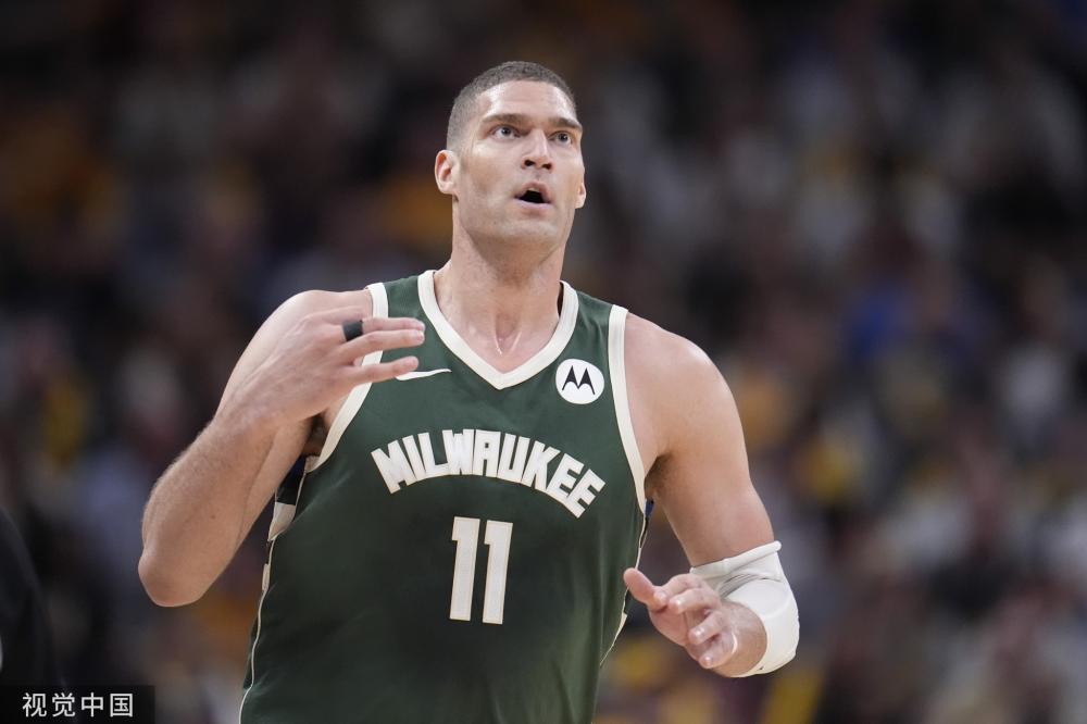 在足球场上 在足球场上